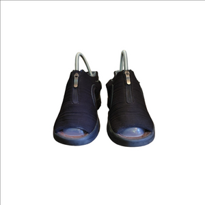 BZees Dream Sandals Size 9M